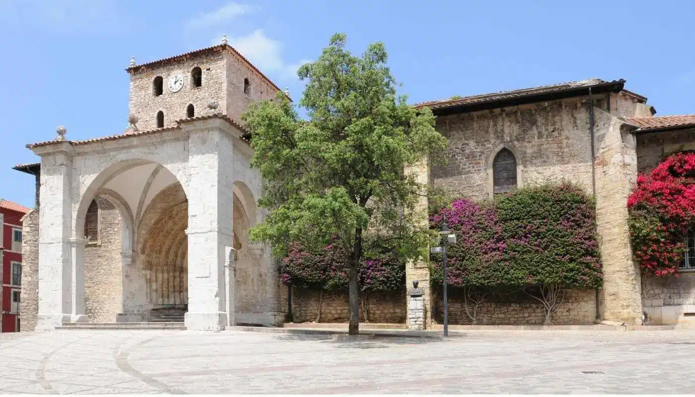 Imagen de la basílica de santa maría del concejo.