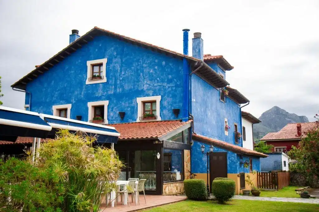 Imagen de la fachada exterior del hotel La Casona de Nueva