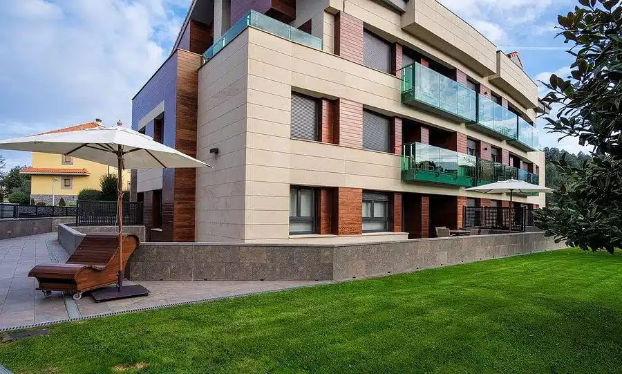 Imagen del Hotel Miracielos por el exterior.
