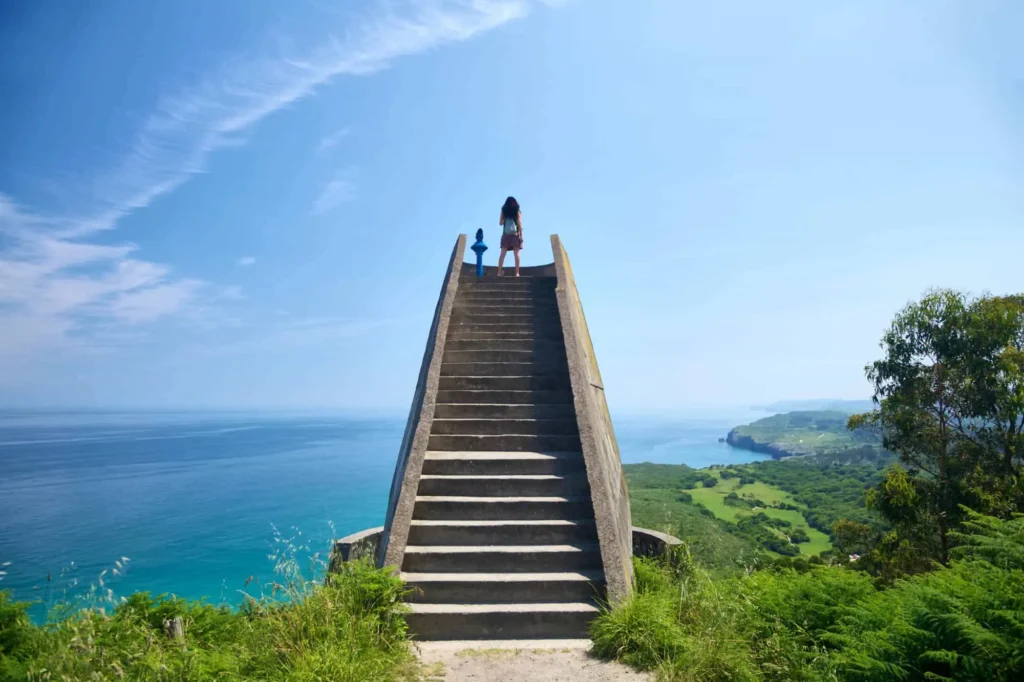 Imagen del mirador de Andrín con el mar Cantábrico de fondo.