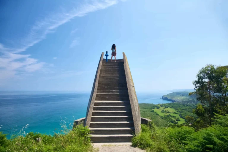 Imagen del mirador de Andrín con el mar Cantábrico de fondo.