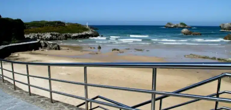 Imagen panorámica de la playa de Palombina.