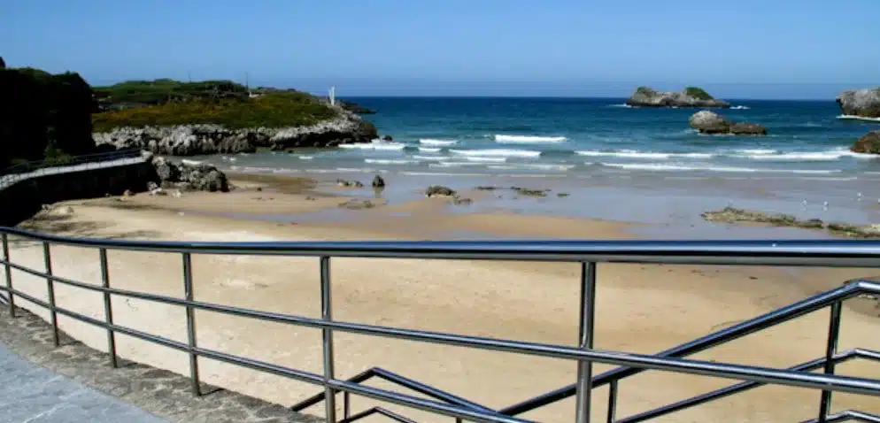 Imagen panorámica de la playa de Palombina.