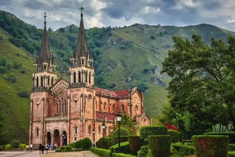 Imagen de la Basílica de Covadonga en la última etapa.