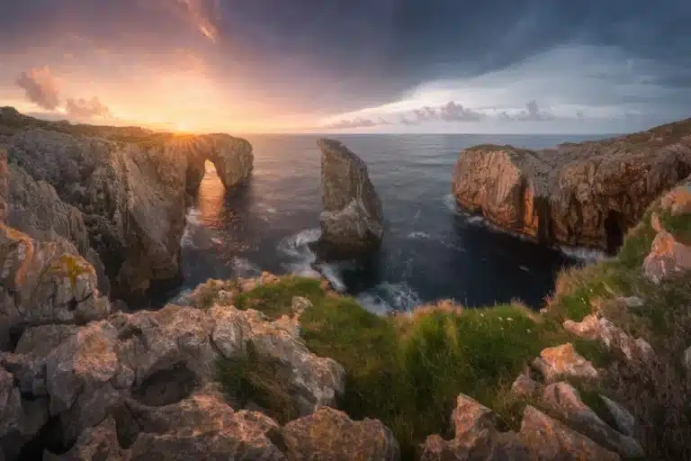 Imagen de la costa de Llanes al atardecer.