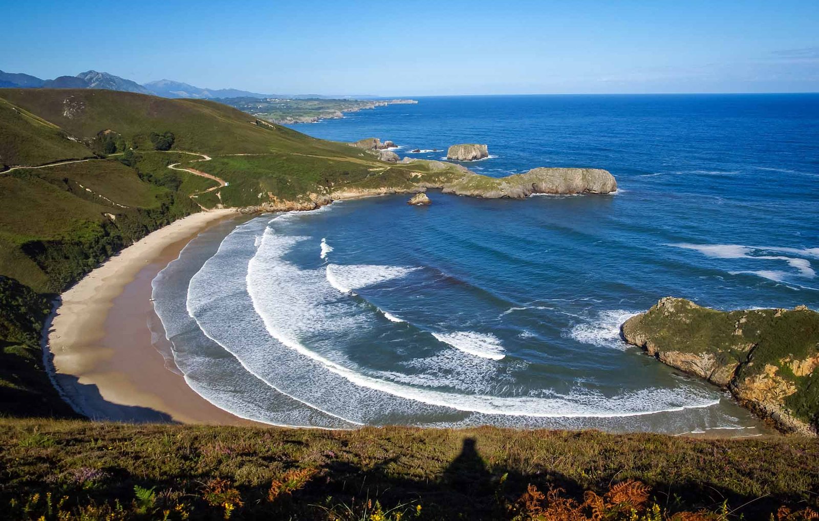 Imagen desde el Mirador de Torimbia a la propia playa.