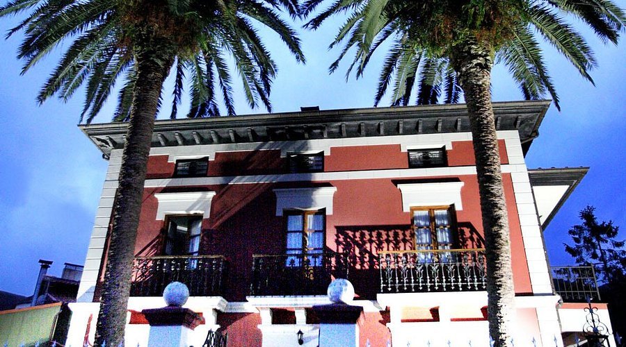 Fachada principal del Hotel Casa de Indianos