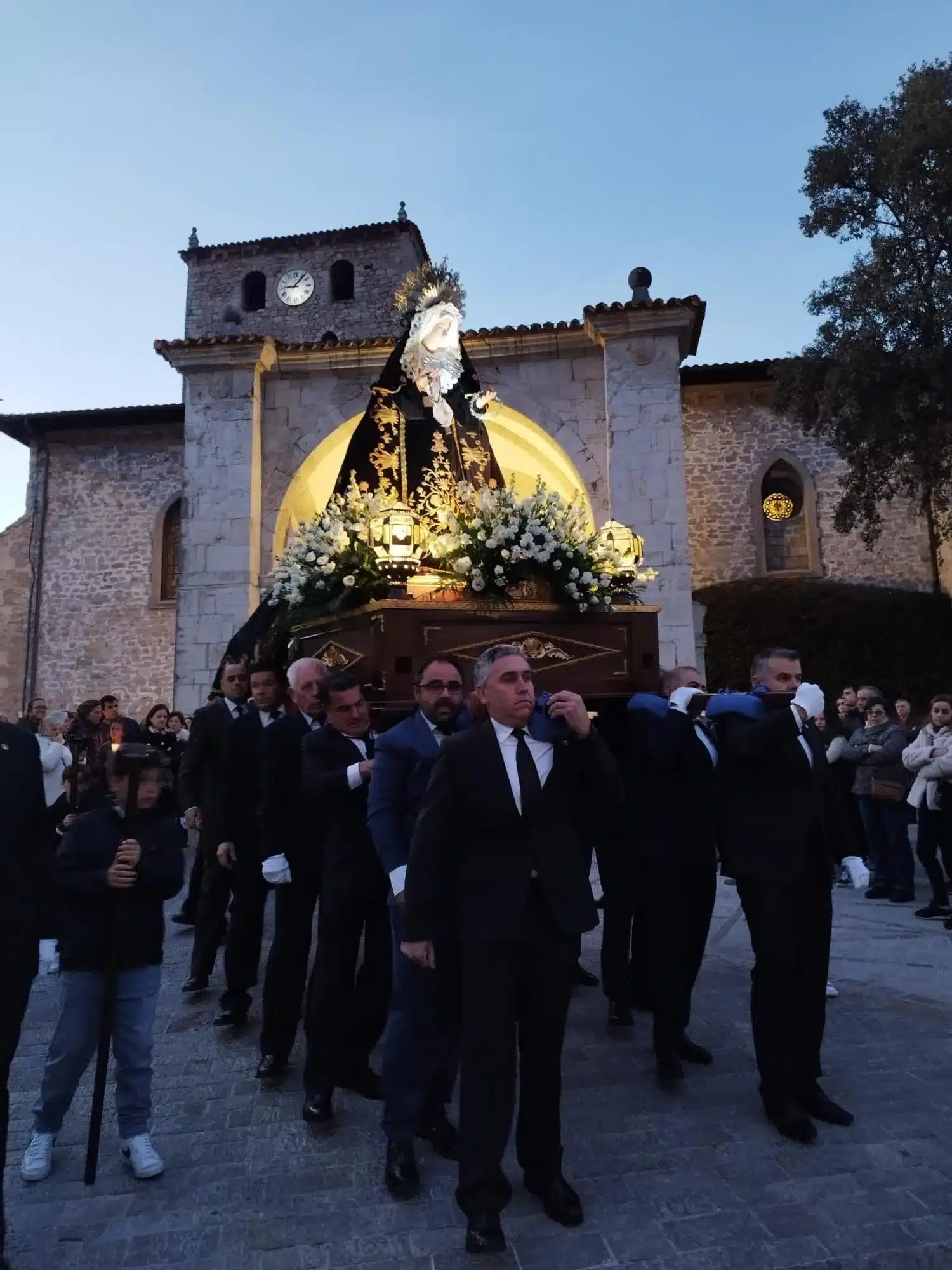 Imagen del via crucis el Miércoles Santo en Llanes