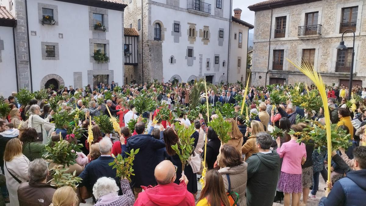 Imagen de la procesión el Domingo de Ramos en Llanes