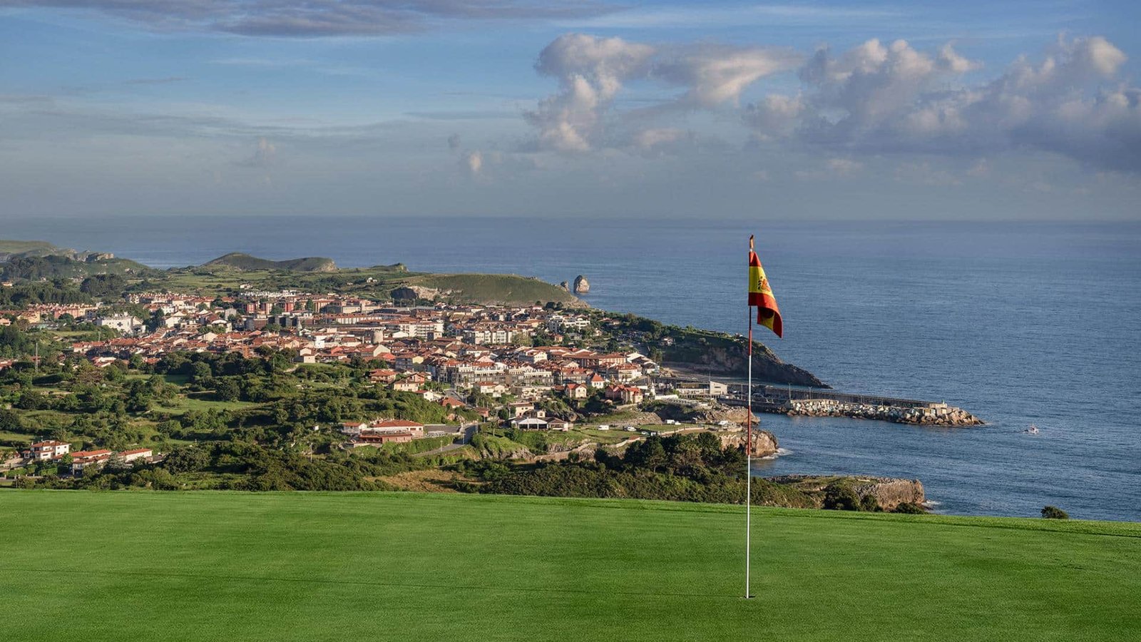 Imagen de las vistas desde los campos de golf en llanes.