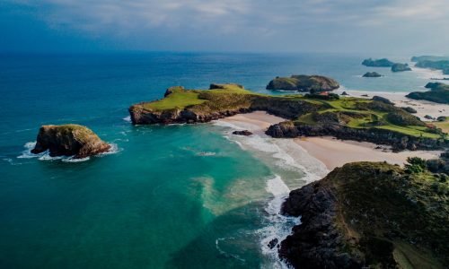 Imagen de la costa de Celorio, una de las rutas de senderismo en Llanes