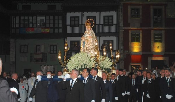 Fiesta de la Guia Llanes Procesión nocturna