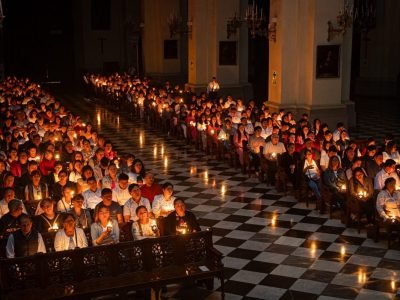 Vigilia Pascual durante el Sábado Santo en Llanes