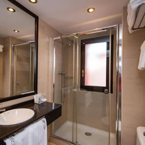 Baño de una habitación del Gran Hotel Paraíso