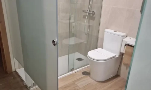 Baño de una habitación del Hotel La Quinta