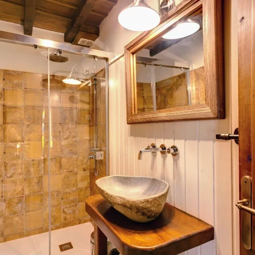 Baño de las habitaciones del Hotel Rural La Montaña Mágica