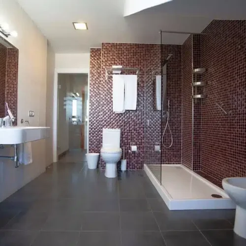 Baño de una de las habitación del Hotel Miraolas.