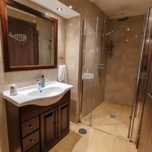 Baños de algunas de las habitaciones del Hotel Puerto Rico