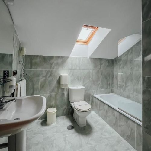 Baño habitación Hotel San Jorge