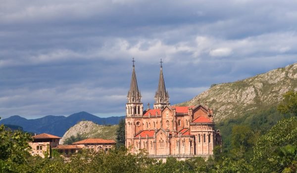 Guía sobre cómo ir de Llanes a Covadonga