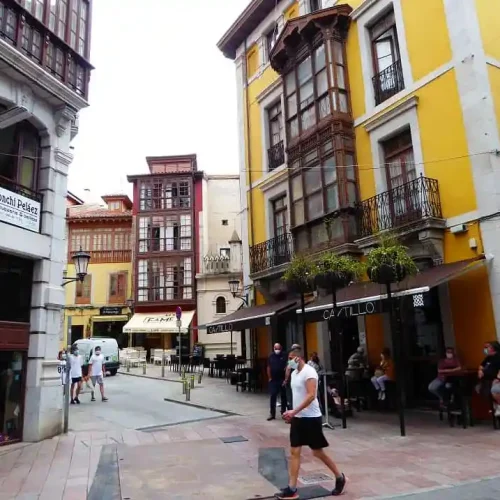 Imagen de las calles de la villa de Llanes.
