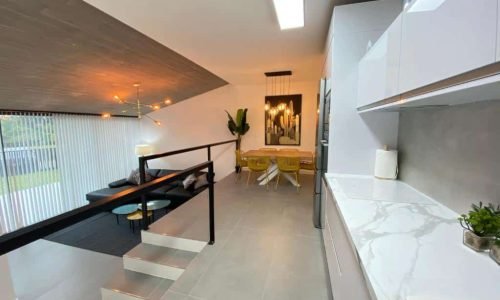 Cocina y salón de La Casa de Hierba