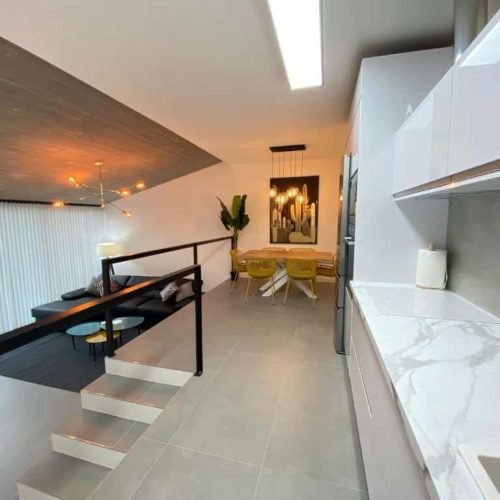 Cocina y salón de La Casa de Hierba