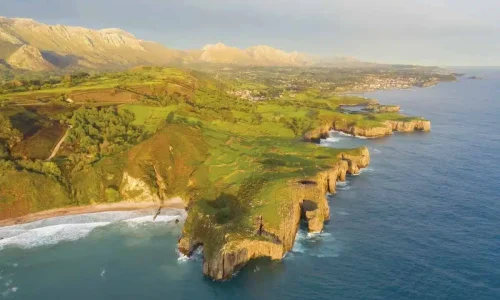 Imagen de la costa de llanes.