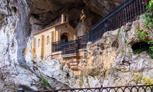 Covadonda_Capilla_Cueva_Santina