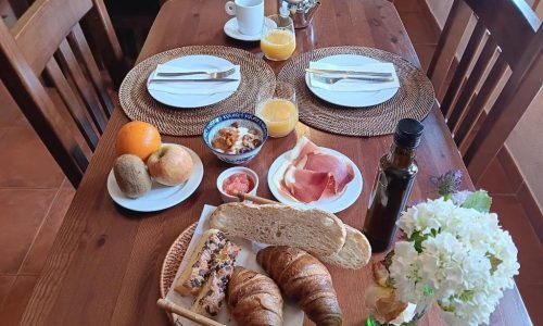 Desayuno variado del Hotel Pugide