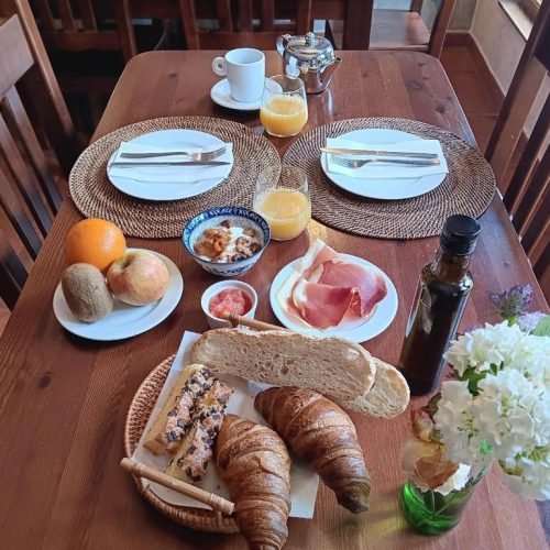 Desayuno variado del Hotel Pugide