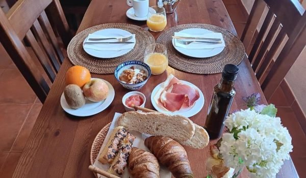 Desayuno variado del Hotel Pugide