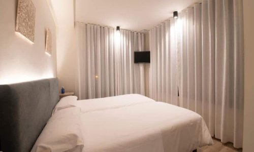 Diseño del interior de una habitación del Hotel A Mares.