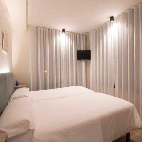 Diseño del interior de una habitación del Hotel A Mares.