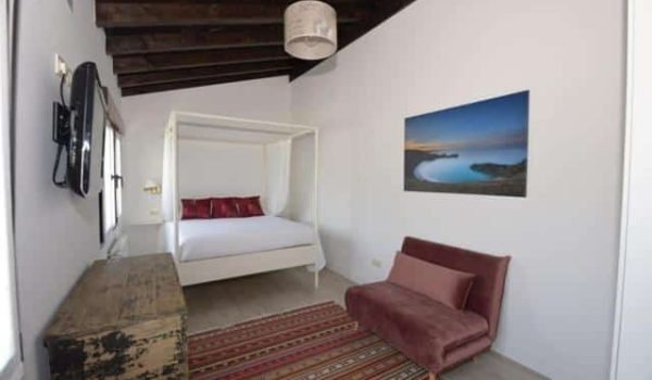 Imagen de uno de los dormitorios de la villa el tinganon