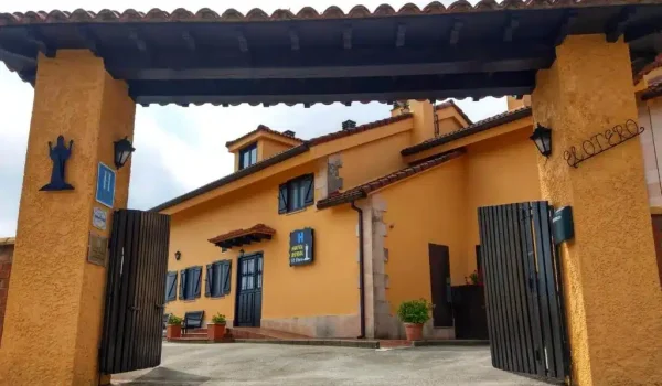 Entrada del Hotel Rural El Otero