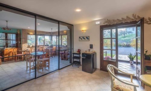 Entrada y comedor del Hotel Rural Porrúa