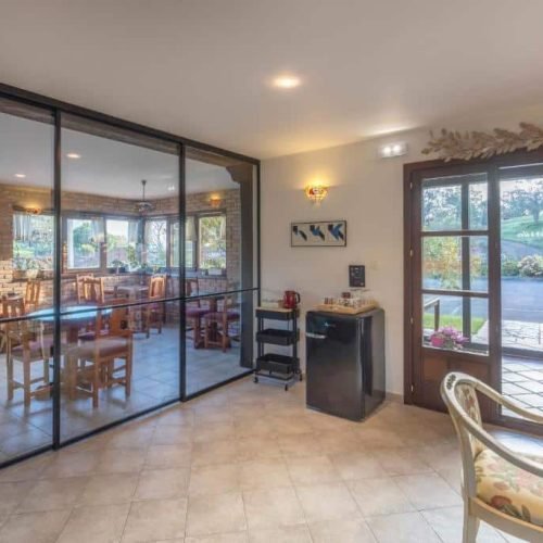 Entrada y comedor del Hotel Rural Porrúa