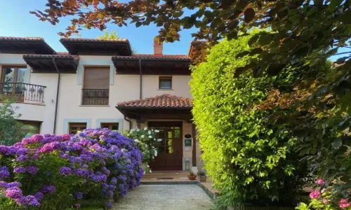 Entrada principal del Hotel Rural Arpa de Hierba.