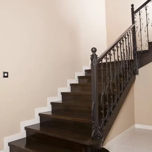 escalera-hotel-villa-marron