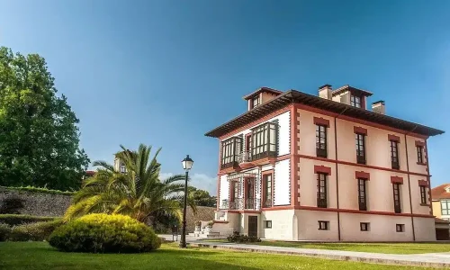 Fachada y zonas exteriores del Hotel Silken Spa La Hacienda de Don Juan