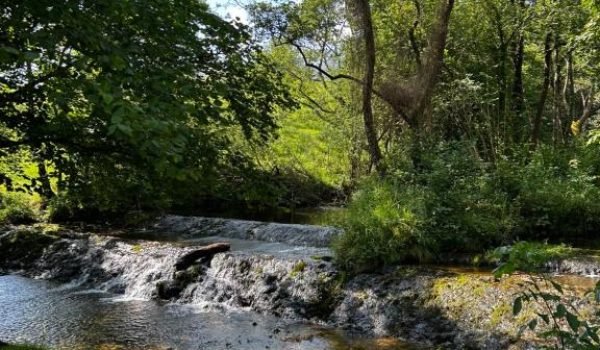 Imagen del río Cabra, en pleno Hotel Santuario kunturi
