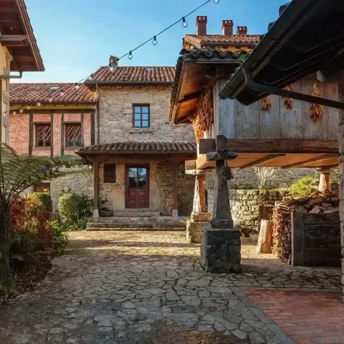 Exteriores de estilo rural del Hotel Rural La Montaña Mágica