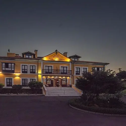 Imagen exterior de la fachada del Hotel Finca La Mansión.