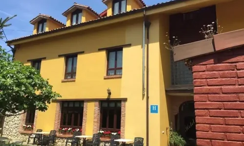 Imagen de la fachada exterior del Hotel Gavitu.