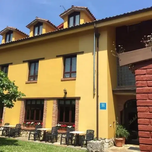 Imagen de la fachada exterior del Hotel Gavitu.