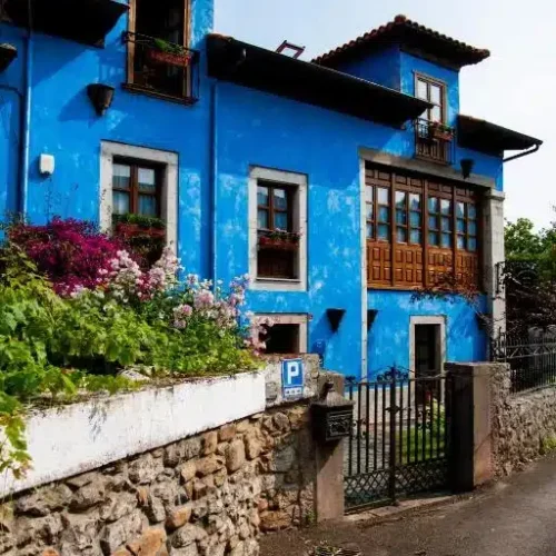 Imagen de la entrada del hotel La Casona de Nueva