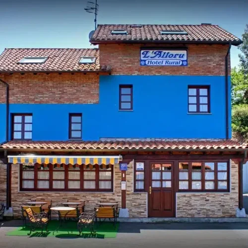 Imagen de la fachada del Hotel Rural L'Alloru