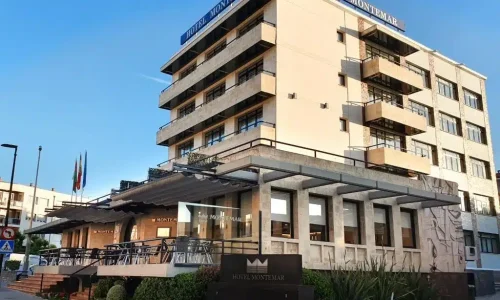 Fachada del Hotel Montemar en Llanes.