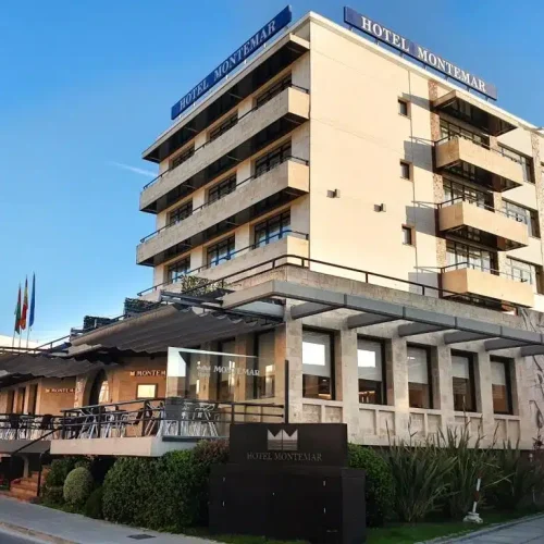 Fachada del Hotel Montemar en Llanes.